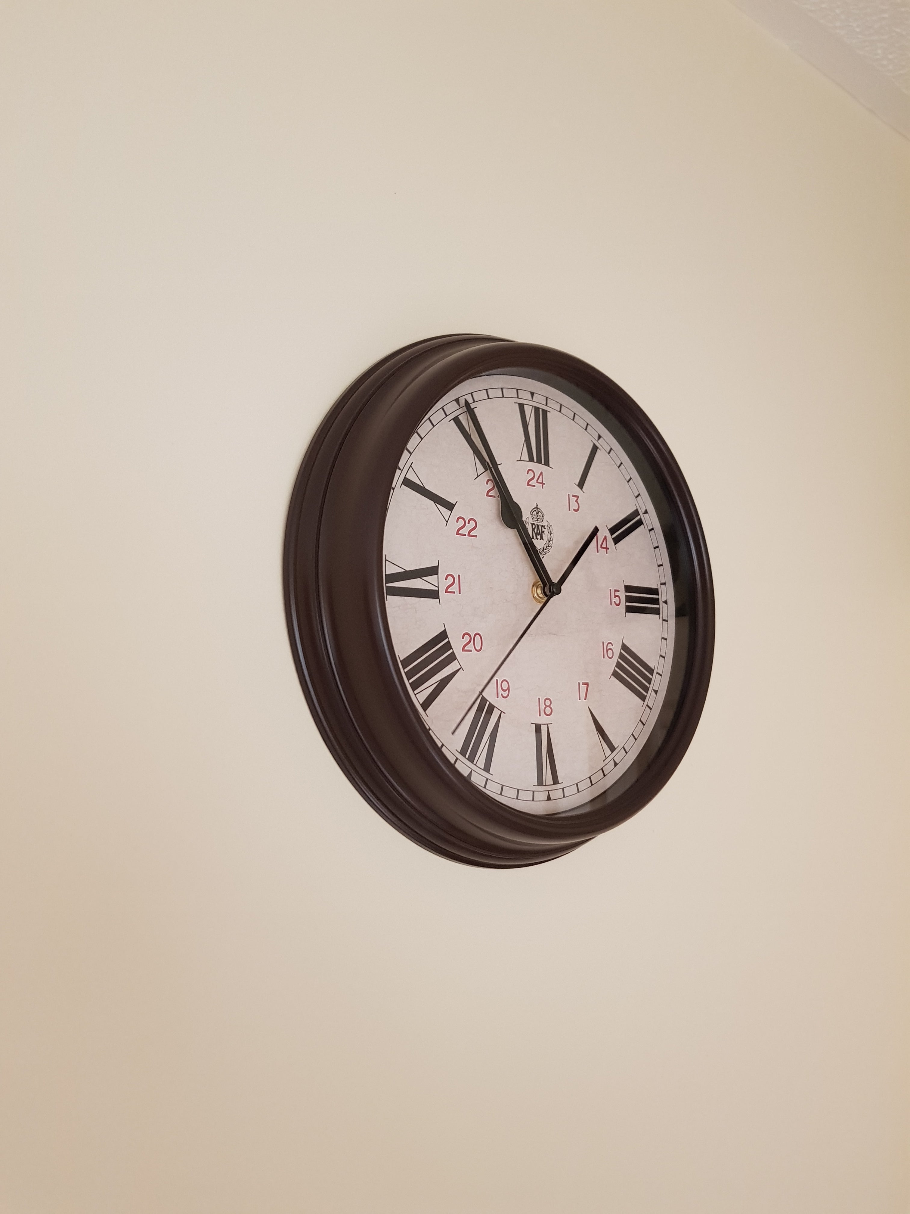 Réplica de reloj de pared patrón RAF 1943 12/24 con movimiento de cuarzo silencioso y segundero barrido (tamaño 12"/30.5cm)