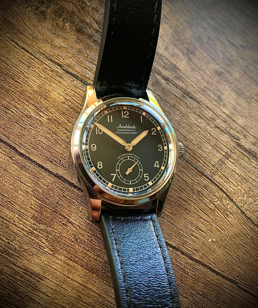 Reloj de piloto Aeschbach patrón WW2 Alemania Luftwaffe / Reichsluftfahrtministerium (RLM) con movimiento mecánico automático de 21 rubíes y cristal de zafiro