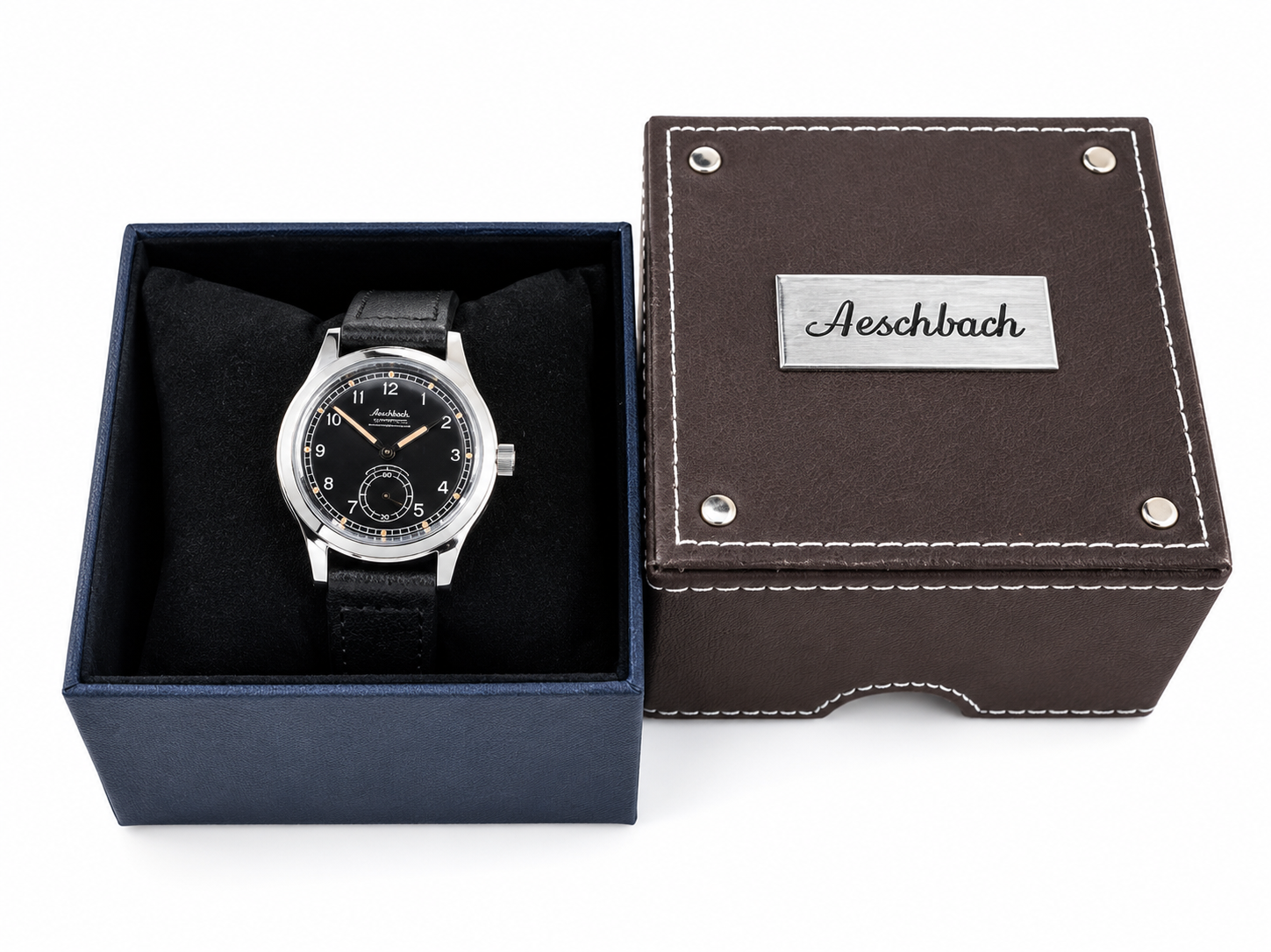 Montre de pilote Aeschbach WW2 modèle Allemagne Luftwaffe / Reichsluftfahrtministerium (RLM) avec un mouvement suisse Sellita SW216 à 24 rubis et un verre saphir bombé vintage en forme de boîte