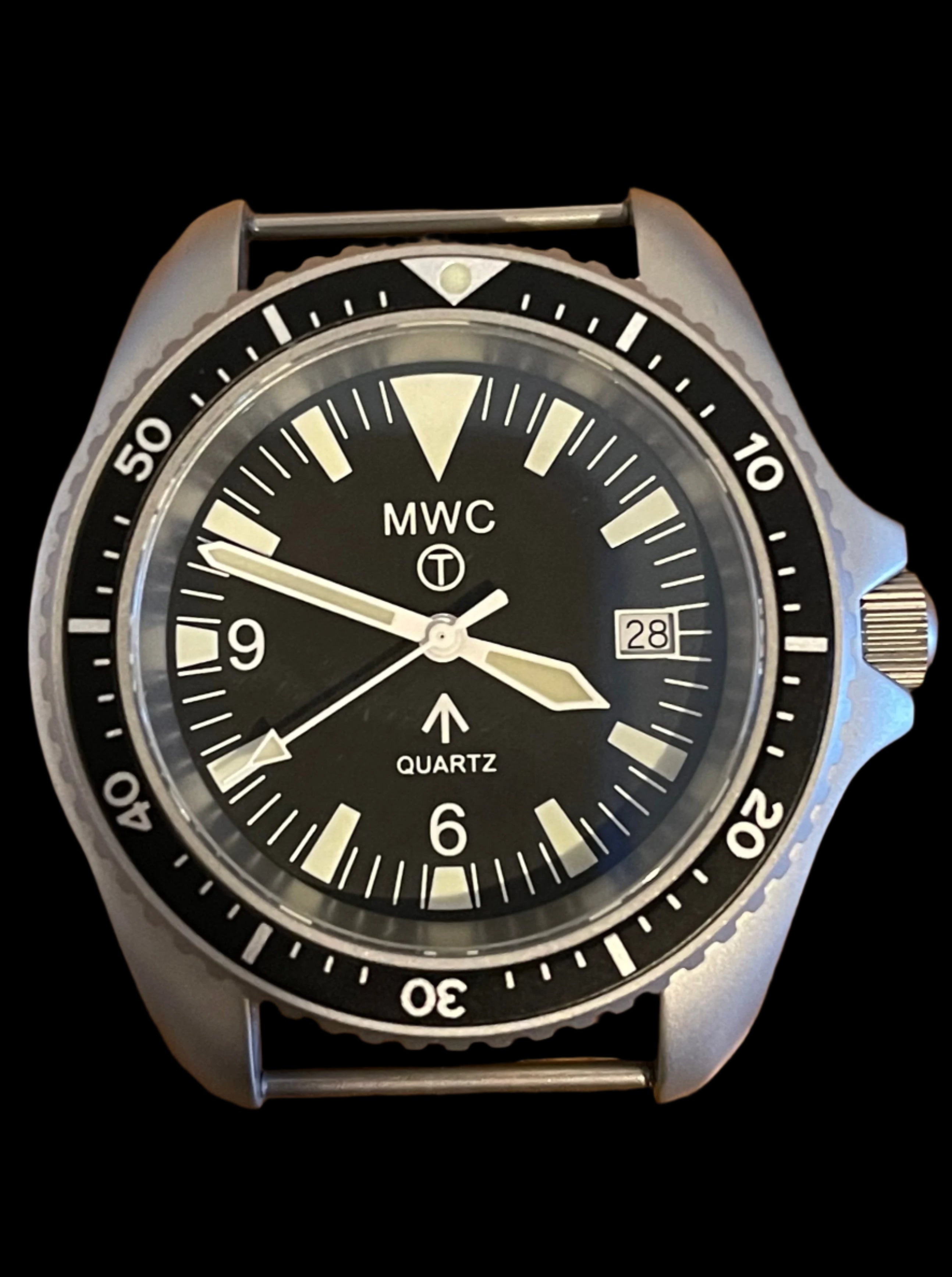 Par de pasadores de reloj diseñados para crear la apariencia de un reloj militar con barras sólidas fijas