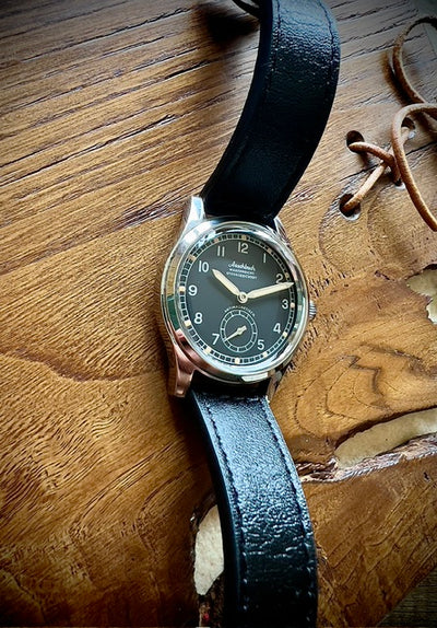 Reloj de piloto Aeschbach patrón WW2 Alemania Luftwaffe / Reichsluftfahrtministerium (RLM) con movimiento mecánico automático de 21 rubíes y cristal de zafiro