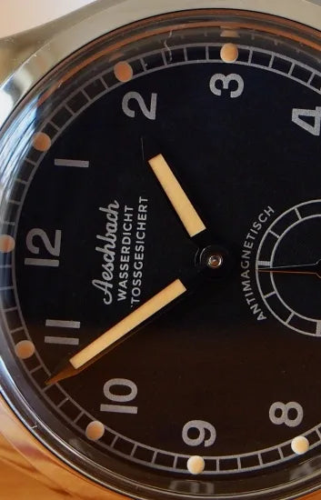 Reloj de piloto Aeschbach patrón WW2 Alemania Luftwaffe / Reichsluftfahrtministerium (RLM) con movimiento mecánico automático de 21 rubíes y cristal de zafiro
